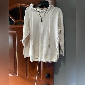 Women’s Liz & Co XS white pullover.